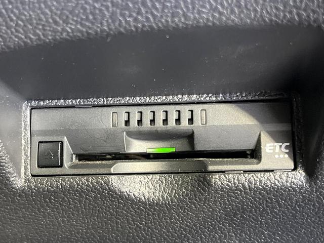 プリウス Ｓ　メモリーナビ　バックカメラ　セーフティセンス　レーダークルコン　ＥＴＣ　ドライブレコーダー　Ｂｌｕｅｔｏｏｔｈ　ＬＥＤランプ　オートマチックハイビーム　オートライト　オートエアコン　スマートキー（8枚目）