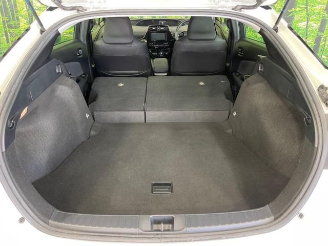 プリウス Ｓ　メモリーナビ　バックカメラ　セーフティセンス　レーダークルコン　ＥＴＣ　ドライブレコーダー　Ｂｌｕｅｔｏｏｔｈ　ＬＥＤランプ　オートマチックハイビーム　オートライト　オートエアコン　スマートキー（11枚目）