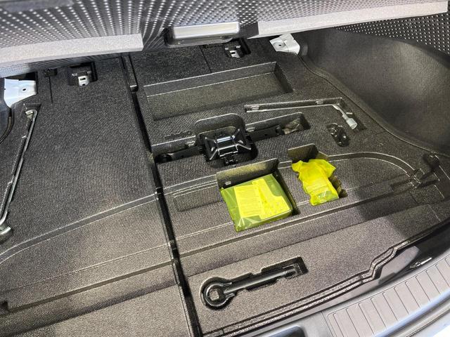 プリウス Ｓ　メモリーナビ　バックカメラ　セーフティセンス　レーダークルコン　ＥＴＣ　ドライブレコーダー　Ｂｌｕｅｔｏｏｔｈ　ＬＥＤランプ　オートマチックハイビーム　オートライト　オートエアコン　スマートキー（48枚目）