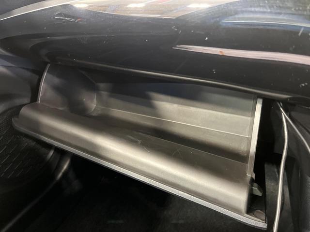 プリウス Ｓ　メモリーナビ　バックカメラ　セーフティセンス　レーダークルコン　ＥＴＣ　ドライブレコーダー　Ｂｌｕｅｔｏｏｔｈ　ＬＥＤランプ　オートマチックハイビーム　オートライト　オートエアコン　スマートキー（52枚目）