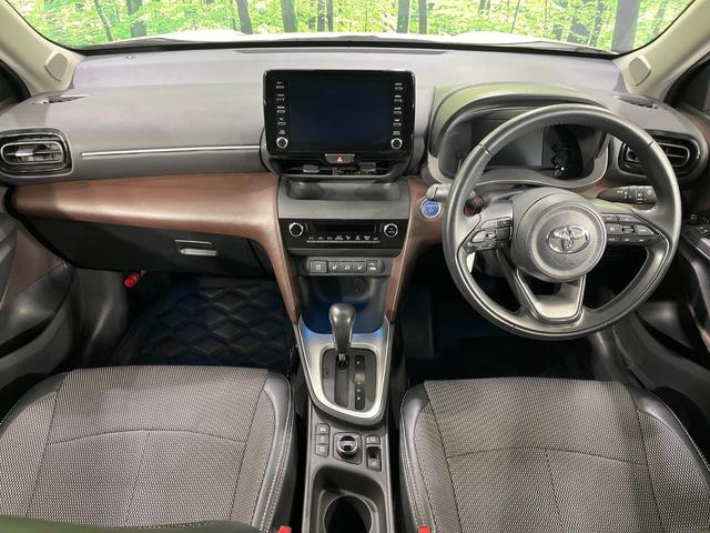 ヤリスクロス ハイブリッドＺ　４ＷＤ　純正８型ナビ　バックカメラ　セーフティセンス　レーダークルコン　ブラインドスポットモニター　パワーバックドア　ルーフレール　１００Ｖ電源　前席シートヒーター　パワーシート　ＥＴＣ　ドラレコ（2枚目）