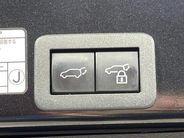 ヤリスクロス ハイブリッドＺ　４ＷＤ　純正８型ナビ　バックカメラ　セーフティセンス　レーダークルコン　ブラインドスポットモニター　パワーバックドア　ルーフレール　１００Ｖ電源　前席シートヒーター　パワーシート　ＥＴＣ　ドラレコ（5枚目）