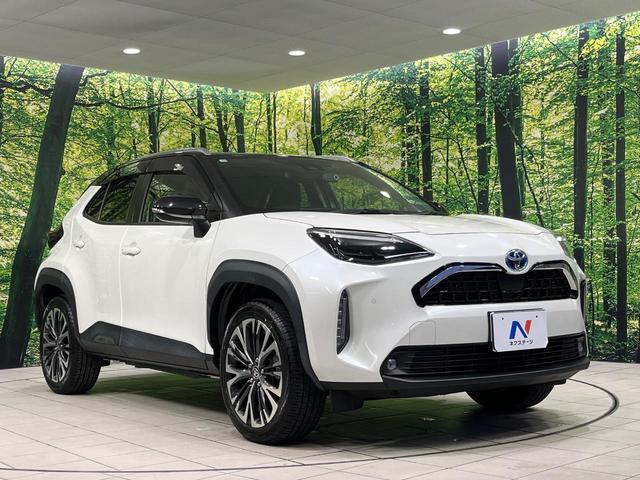ヤリスクロス ハイブリッドＺ　４ＷＤ　純正８型ナビ　バックカメラ　セーフティセンス　レーダークルコン　ブラインドスポットモニター　パワーバックドア　ルーフレール　１００Ｖ電源　前席シートヒーター　パワーシート　ＥＴＣ　ドラレコ（17枚目）