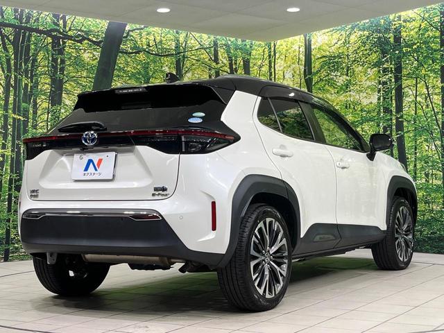 ヤリスクロス ハイブリッドＺ　４ＷＤ　純正８型ナビ　バックカメラ　セーフティセンス　レーダークルコン　ブラインドスポットモニター　パワーバックドア　ルーフレール　１００Ｖ電源　前席シートヒーター　パワーシート　ＥＴＣ　ドラレコ（18枚目）
