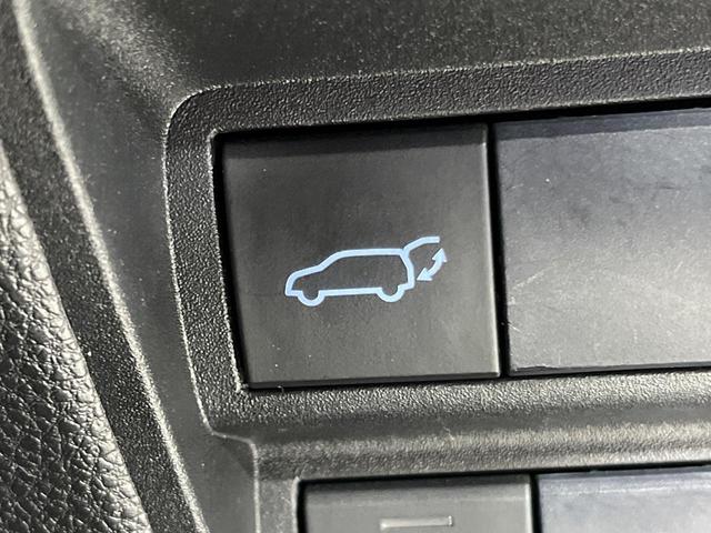 ヤリスクロス ハイブリッドＺ　４ＷＤ　純正８型ナビ　バックカメラ　セーフティセンス　レーダークルコン　ブラインドスポットモニター　パワーバックドア　ルーフレール　１００Ｖ電源　前席シートヒーター　パワーシート　ＥＴＣ　ドラレコ（38枚目）