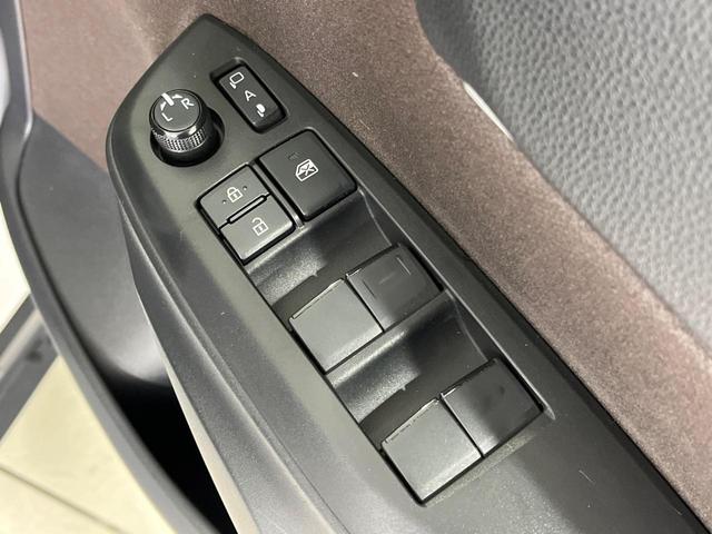 ヤリスクロス ハイブリッドＺ　４ＷＤ　純正８型ナビ　バックカメラ　セーフティセンス　レーダークルコン　ブラインドスポットモニター　パワーバックドア　ルーフレール　１００Ｖ電源　前席シートヒーター　パワーシート　ＥＴＣ　ドラレコ（47枚目）