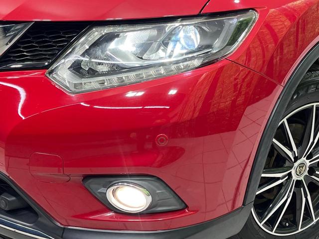 【ＬＥＤヘッドライト】悪天候や夜間走行時も良好な視界を確保し安心して運転できる高輝度ＬＥＤヘッドライトを装備！点灯速度が早く、消費電力も抑えられています。