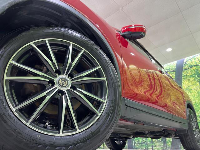 【１８インチアルミホイール】外観にマッチしたアルミホイールを装着しております。各種アルミホイールや、スタッドレスタイヤも取扱いしております。是非ご相談ください♪