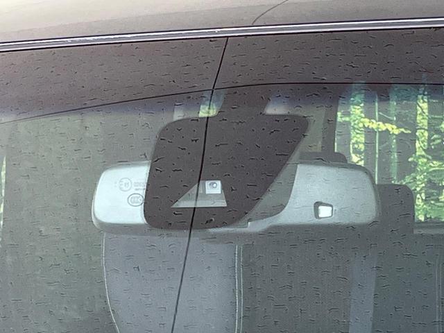 【フリップダウンモニター】大画面モニターで後席でもエンタメをお楽しみいただけます。小さなお子様にも大人気の装備です♪