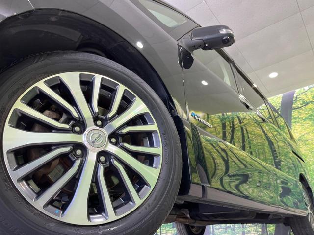 【グレード専用純正１６インチアルミホイール】デザイン性の高い純正アルミホイールを装着しております。各種社外アルミホイールや、スタッドレスタイヤも取扱いしております。是非ご相談ください♪