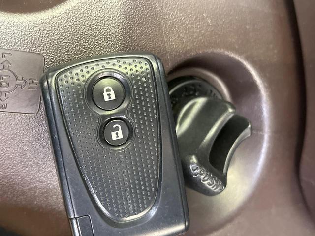 パッソ Ｘ　Ｌパッケージ　４ＷＤ　純正ナビ　バックカメラ　ドラレコ一体型デジタルルームミラー　Ｂｌｕｅｔｏｏｔｈ　ＣＤ再生　地デジ　スマートキー　横滑り防止装置　電動格納ミラー　シートアンダートレイ　プライバシーガラス（7枚目）