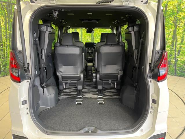 ノア ハイブリッドＳ－Ｚ　純正１０．５型ナビ　１４型後席モニター　両側パワースライドドア　快適利便パッケージＨｉｇｈ　バックカメラ　セーフティセンス　パワーバックドア　ＣＤ／ＤＶＤ／フルセグ　ステアリングヒーター　１００Ｖ電源（11枚目）