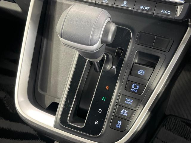 ノア ハイブリッドＳ－Ｚ　純正１０．５型ナビ　１４型後席モニター　両側パワースライドドア　快適利便パッケージＨｉｇｈ　バックカメラ　セーフティセンス　パワーバックドア　ＣＤ／ＤＶＤ／フルセグ　ステアリングヒーター　１００Ｖ電源（25枚目）