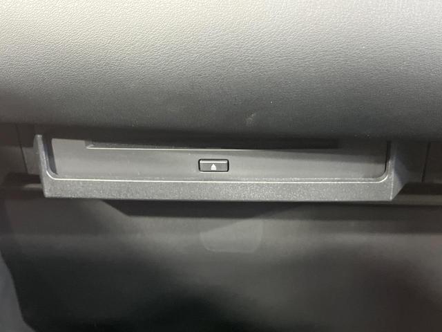 ノア ハイブリッドＳ－Ｚ　純正１０．５型ナビ　１４型後席モニター　両側パワースライドドア　快適利便パッケージＨｉｇｈ　バックカメラ　セーフティセンス　パワーバックドア　ＣＤ／ＤＶＤ／フルセグ　ステアリングヒーター　１００Ｖ電源（28枚目）