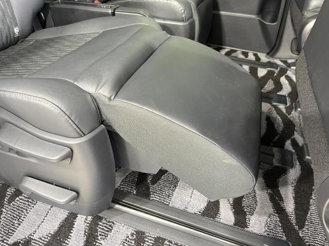 ノア ハイブリッドＳ－Ｚ　純正１０．５型ナビ　１４型後席モニター　両側パワースライドドア　快適利便パッケージＨｉｇｈ　バックカメラ　セーフティセンス　パワーバックドア　ＣＤ／ＤＶＤ／フルセグ　ステアリングヒーター　１００Ｖ電源（44枚目）