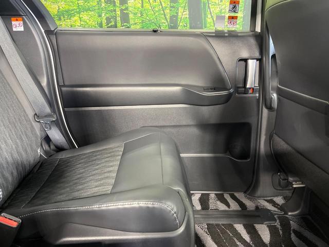 ノア ハイブリッドＳ－Ｚ　純正１０．５型ナビ　１４型後席モニター　両側パワースライドドア　快適利便パッケージＨｉｇｈ　バックカメラ　セーフティセンス　パワーバックドア　ＣＤ／ＤＶＤ／フルセグ　ステアリングヒーター　１００Ｖ電源（51枚目）