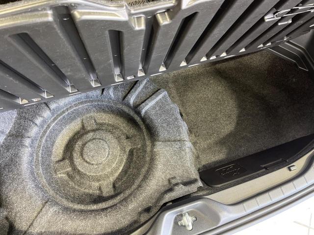 ノア ハイブリッドＳ－Ｚ　純正１０．５型ナビ　１４型後席モニター　両側パワースライドドア　快適利便パッケージＨｉｇｈ　バックカメラ　セーフティセンス　パワーバックドア　ＣＤ／ＤＶＤ／フルセグ　ステアリングヒーター　１００Ｖ電源（55枚目）