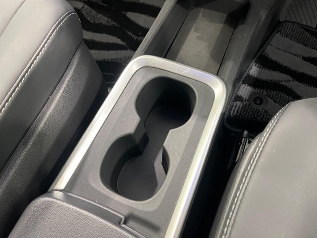 ノア ハイブリッドＳ－Ｚ　純正１０．５型ナビ　１４型後席モニター　両側パワースライドドア　快適利便パッケージＨｉｇｈ　バックカメラ　セーフティセンス　パワーバックドア　ＣＤ／ＤＶＤ／フルセグ　ステアリングヒーター　１００Ｖ電源（57枚目）