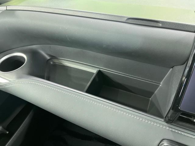 ノア ハイブリッドＳ－Ｚ　純正１０．５型ナビ　１４型後席モニター　両側パワースライドドア　快適利便パッケージＨｉｇｈ　バックカメラ　セーフティセンス　パワーバックドア　ＣＤ／ＤＶＤ／フルセグ　ステアリングヒーター　１００Ｖ電源（59枚目）