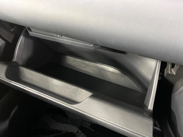 ノア ハイブリッドＳ－Ｚ　純正１０．５型ナビ　１４型後席モニター　両側パワースライドドア　快適利便パッケージＨｉｇｈ　バックカメラ　セーフティセンス　パワーバックドア　ＣＤ／ＤＶＤ／フルセグ　ステアリングヒーター　１００Ｖ電源（60枚目）