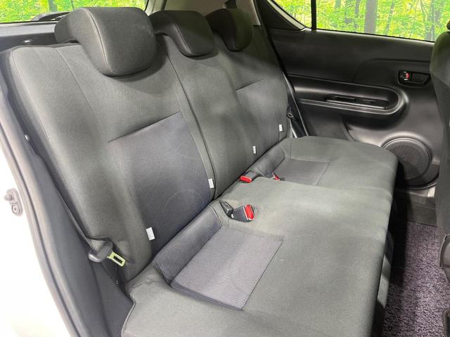 アクア Ｓ　セーフティセンス　純正ＳＤナビ　Ｂｌｕｅｔｏｏｔｈ　バックカメラ　ビルトインＥＴＣ　禁煙車　オートライト　オートハイビーム　オートエアコン　キーレスエントリー　電動格納ミラー　プライバシーガラス（10枚目）