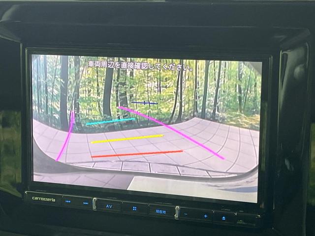 【バックカメラ】駐車時に後方がリアルタイム映像で確認できます。大型商業施設や立体駐車場での駐車時や、夜間のバック時に大活躍！運転スキルに関わらず、今や必須となった装備のひとつです！