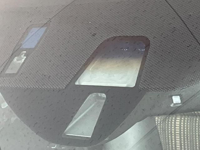 【シティブレーキアクティブシステム】低速走行中に前方の車両等を認識し、衝突しそうな時は警報とブレーキで衝突回避と被害軽減をアシスト。より安全にドライブをお楽しみいただけます。