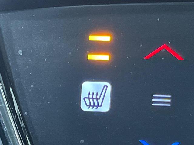 【シートヒーター】寒い日に重宝するシートヒーター！エアコンより早く温まってくれるので寒がりの人も安心ですね♪エアコンの温風は乾燥するから苦手、という方にもをおすすめです。