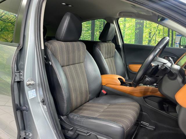 【ハーフレザーシート】高級感と座り心地を両立した人気のシート♪背面・座面のファブリック素材は、通気性の良さや滑りにくさに優れています。気温や服装に左右されず快適にお乗りいただけます。