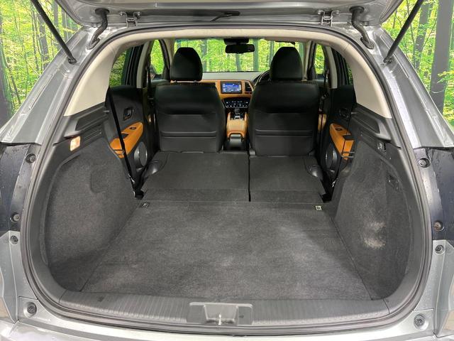 後席を格納すると、これだけの広さが！シーンに合わせたシートアレンジで、大きな荷物も積むことが出来ます♪