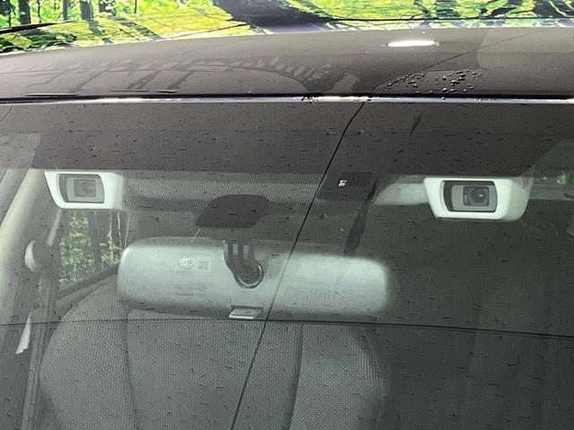 【アイサイトＶｅｒ３】前方の車両等を検知し、衝突しそうな時は警報で注意を促し、ブレーキを踏む力をサポート。ブレーキを踏めなかった場合は衝突被害軽減ブレーキが作動、衝突回避をサポートします。