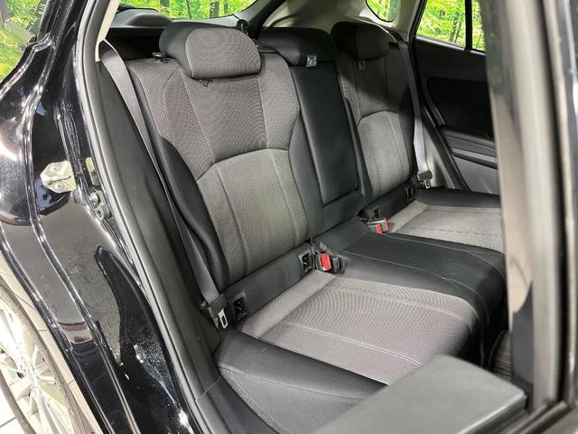 後部座席も気になるようなキズ・汚れやへたり等、大きなダメージはなく、良好な状態です。
