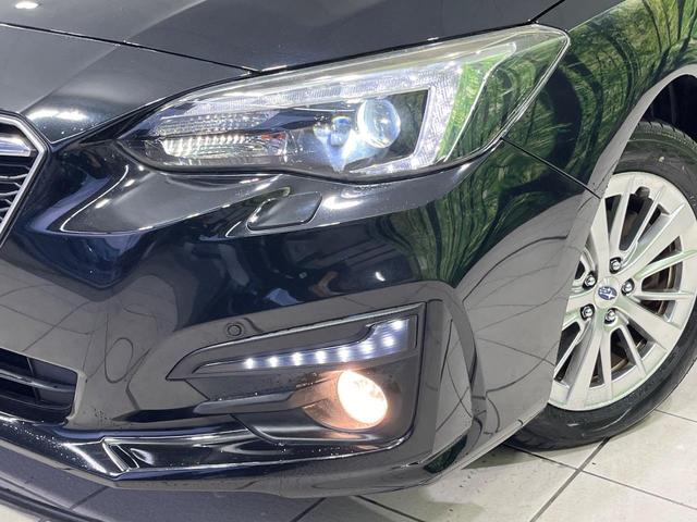 【ＬＥＤヘッドライト】悪天候や夜間走行時も良好な視界を確保し安心して運転できる高輝度ＬＥＤヘッドライトを装備！点灯速度が早く、消費電力も抑えられています。