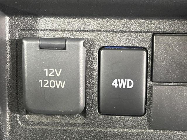 ハイゼットトラック ジャンボスタンダード 4WD 5速MT スマートアシスト コーナーセンサー オートハイビーム オートライト 車線逸脱警報 3方開荷台 大型キャビン プライバシーガラス 前席リクライニング機能付 AM/FMラジオ(3枚目)