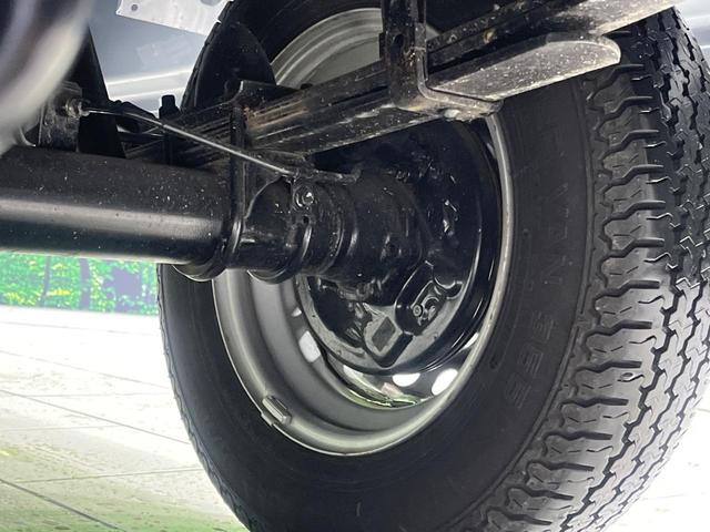 ハイゼットトラック ジャンボスタンダード 4WD 5速MT スマートアシスト コーナーセンサー オートハイビーム オートライト 車線逸脱警報 3方開荷台 大型キャビン プライバシーガラス 前席リクライニング機能付 AM/FMラジオ(23枚目)