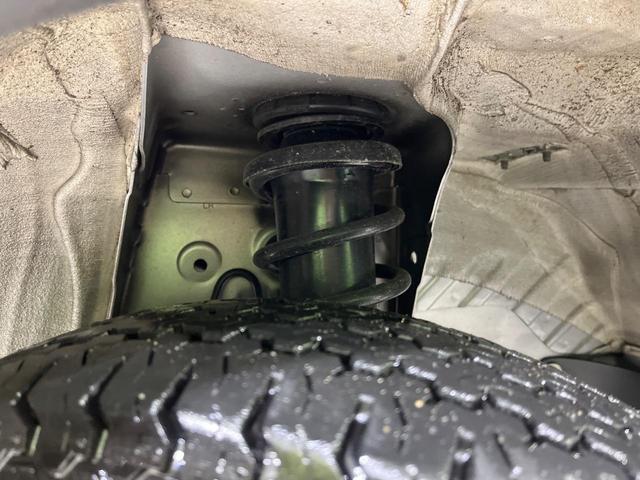 ハイゼットトラック ジャンボスタンダード 4WD 5速MT スマートアシスト コーナーセンサー オートハイビーム オートライト 車線逸脱警報 3方開荷台 大型キャビン プライバシーガラス 前席リクライニング機能付 AM/FMラジオ(24枚目)