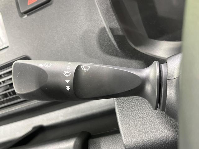 ハイゼットトラック ジャンボスタンダード 4WD 5速MT スマートアシスト コーナーセンサー オートハイビーム オートライト 車線逸脱警報 3方開荷台 大型キャビン プライバシーガラス 前席リクライニング機能付 AM/FMラジオ(27枚目)