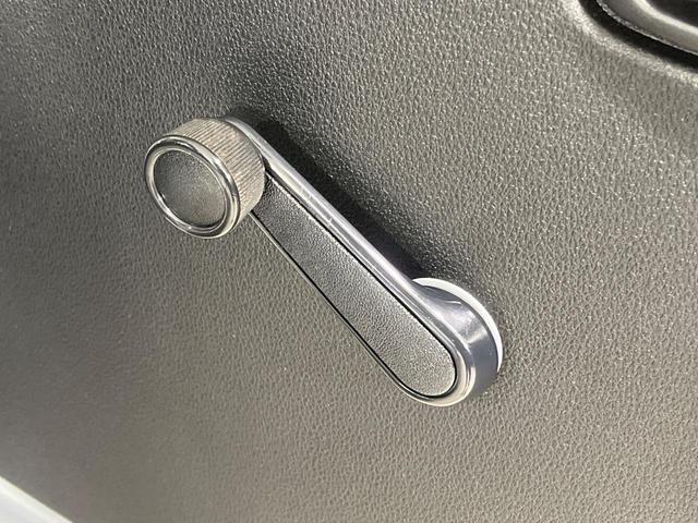 ハイゼットトラック ジャンボスタンダード 4WD 5速MT スマートアシスト コーナーセンサー オートハイビーム オートライト 車線逸脱警報 3方開荷台 大型キャビン プライバシーガラス 前席リクライニング機能付 AM/FMラジオ(29枚目)