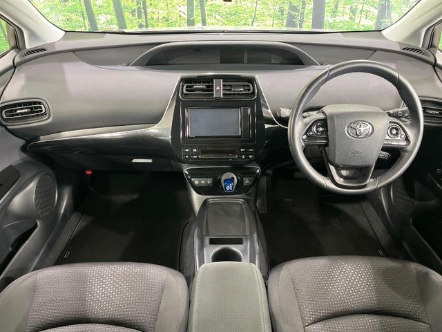 プリウス S 4WD 純正ナビ バックカメラ セーフティセンス レーダークルコン 寒冷地仕様 ETC CD/DVD/フルセグ LEDランプ リアフォグ オートライト オートエアコン スマートエントリー 横滑り防止(2枚目)