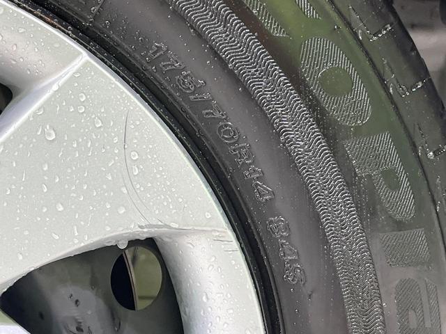 ヤリス ハイブリッドＸ　純正ディスプレイオーディオ　バックカメラ　セーフティセンス　レーダークルコン　１００Ｖ電源　ＥＴＣ　Ｂｌｕｅｔｏｏｔｈ　オートマチックハイビーム　オートライト　オートエアコン　横滑り防止装置（56枚目）