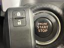 【キーレススタートシステム】カバンやポケットに入れたままでもドアの施錠・解錠が可能なスマートキーを装備。エンジンのオン・オフ時もカギを取り出す必要が無いからとっても便利です♪