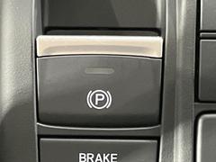 【お問合せ０７７６-６６-４９１７】【電動パーキングブレーキ】ボタン一つで操作でき、アクセルを踏めば自動で解除されます♪レバーやペダルが無いので運転席廻りもすっきりしますね♪ 6