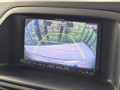 【バックカメラ】駐車時に後方がリアルタイム映像で確認できます。大型商業施設や立体駐車場での駐車時や、夜間のバック時に大活躍！運転スキルに関わらず、今や必須となった装備のひとつです！ 6