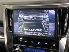 【メーカー純正１０型ナビ】インテリアに溶け込むスタイリッシュな「専用設計」メーカーナビを装備♪視認性や操作性など基本性能にも優れ、より上質なカーライフをお楽しみいただけます。 3