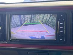 【バックカメラ】駐車時に後方がリアルタイム映像で確認できます。大型商業施設や立体駐車場での駐車時や、夜間のバック時に大活躍！運転スキルに関わらず、今や必須となった装備のひとつです！ 5