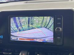 【バックカメラ】駐車時に後方がリアルタイム映像で確認できます。大型商業施設や立体駐車場での駐車時や、夜間のバック時に大活躍！運転スキルに関わらず、今や必須となった装備のひとつです！ 6