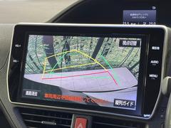 【バックカメラ】駐車時に後方がリアルタイム映像で確認できます。大型商業施設や立体駐車場での駐車時や、夜間のバック時に大活躍！運転スキルに関わらず、今や必須となった装備のひとつです！ 4