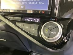 【オートエアコン】一度お好みの温度に設定すれば、車内の温度を検知し風量や温度を自動で調整。暑い…寒い…と何度もスイッチ操作をする必要はありません。快適な車内空間には必須の機能ですね♪ 7