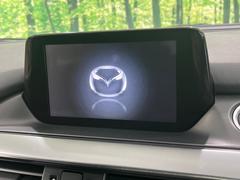 【マツダコネクトナビ】車内の雰囲気にマッチした一体型タイプのナビ。各種車輌設定やＢｌｕｅｔｏｏｔｈ再生等、様々な機能が楽しめます。直感的なダイヤル操作が可能で、使い勝手も良好です。 4