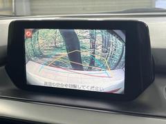 【バックカメラ】駐車時に後方がリアルタイム映像で確認できます。大型商業施設や立体駐車場での駐車時や、夜間のバック時に大活躍！運転スキルに関わらず、今や必須となった装備のひとつです！ 5